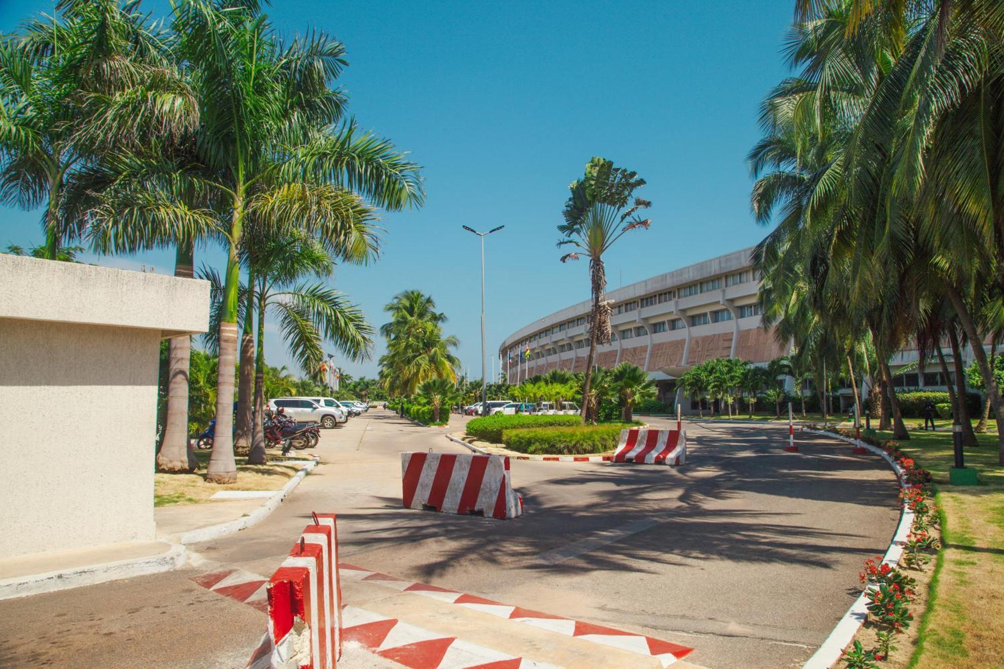 Hotel Sarakawa Ломе Экстерьер фото