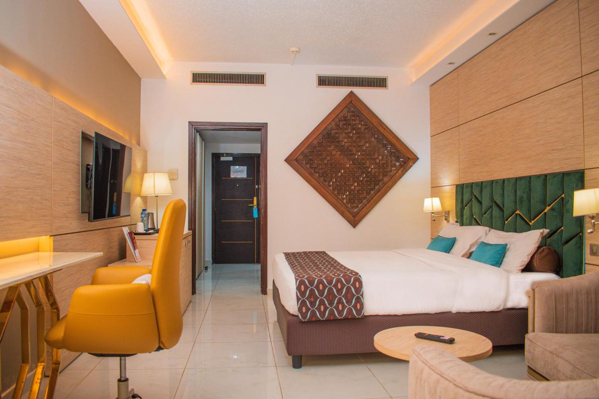 Hotel Sarakawa Ломе Экстерьер фото