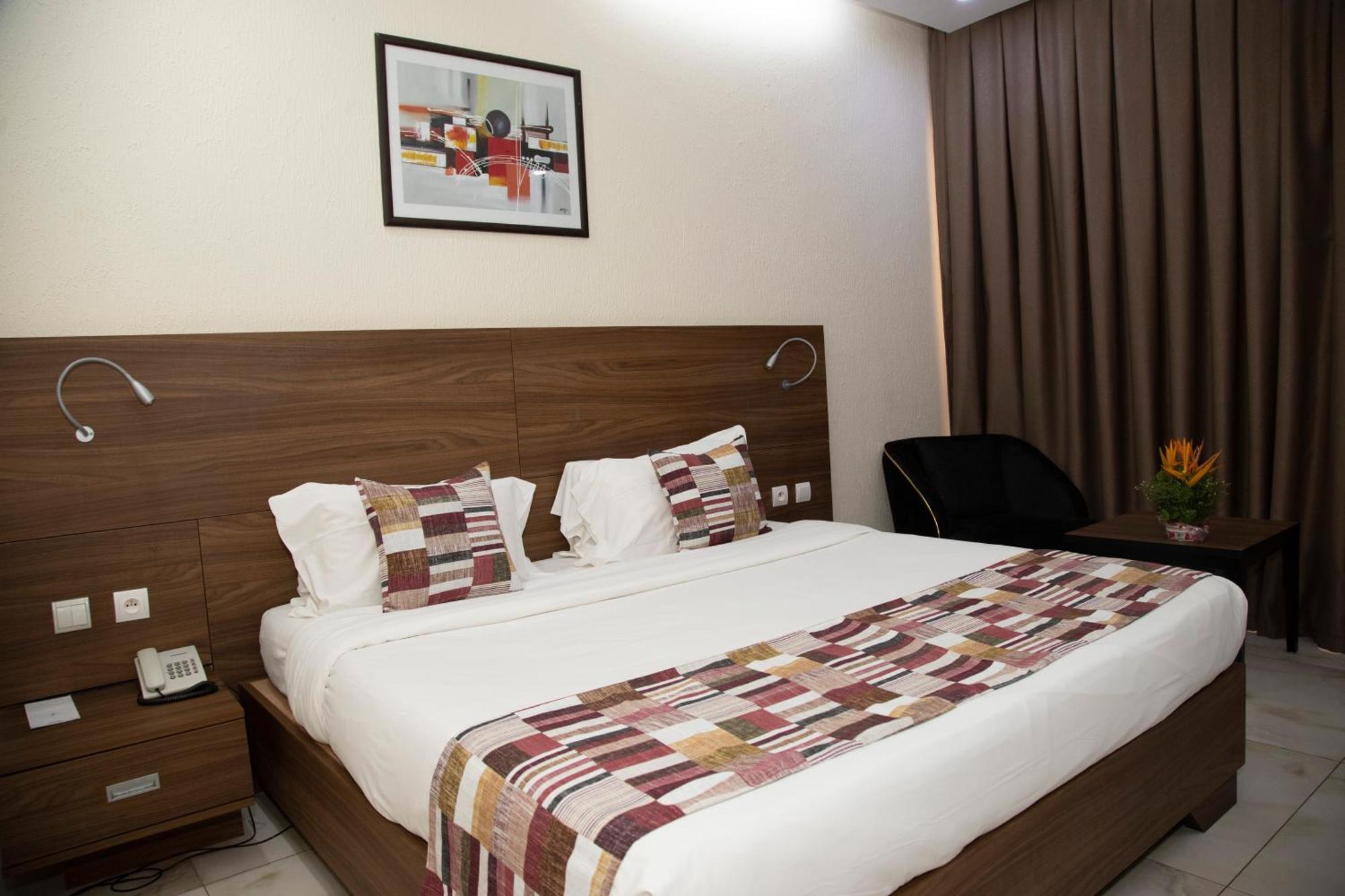 Hotel Sarakawa Ломе Экстерьер фото