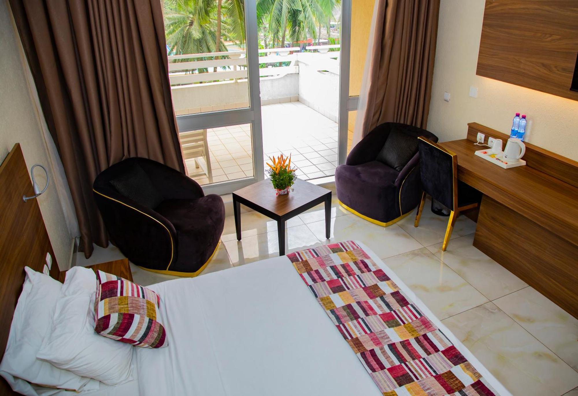 Hotel Sarakawa Ломе Экстерьер фото