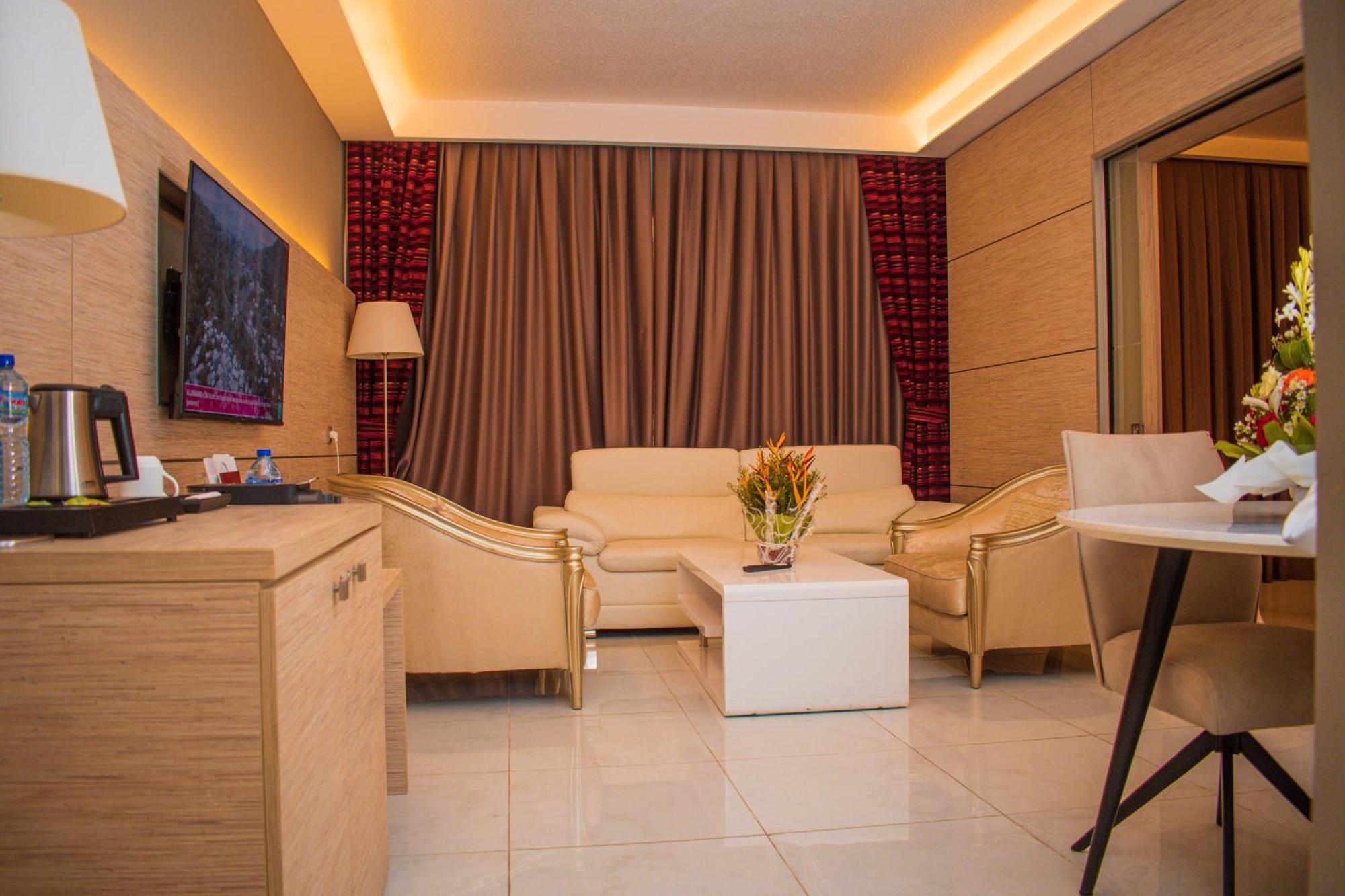 Hotel Sarakawa Ломе Экстерьер фото