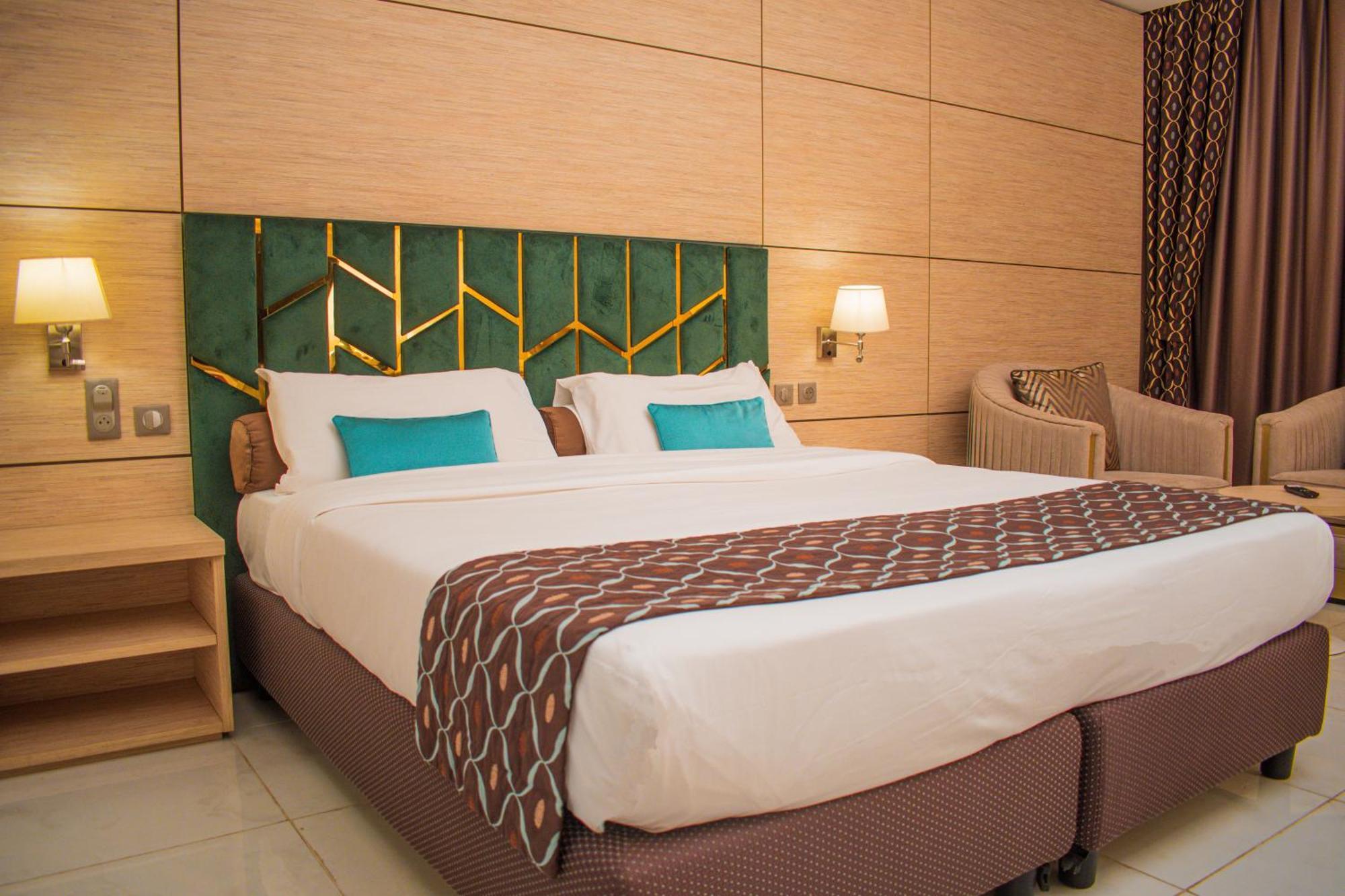 Hotel Sarakawa Ломе Экстерьер фото