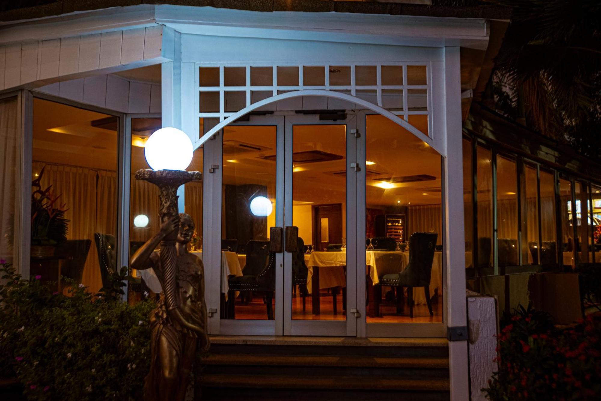 Hotel Sarakawa Ломе Экстерьер фото