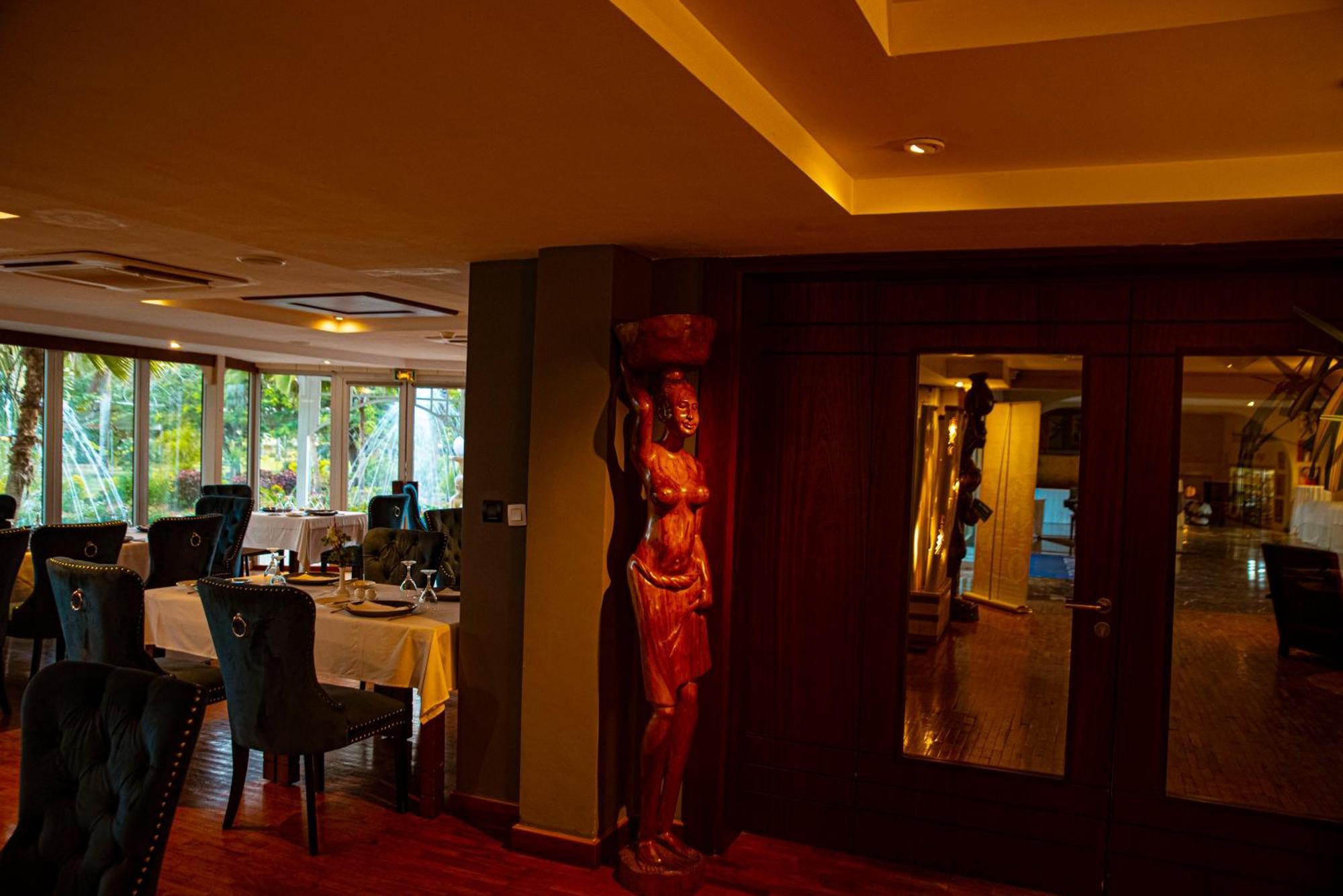 Hotel Sarakawa Ломе Экстерьер фото