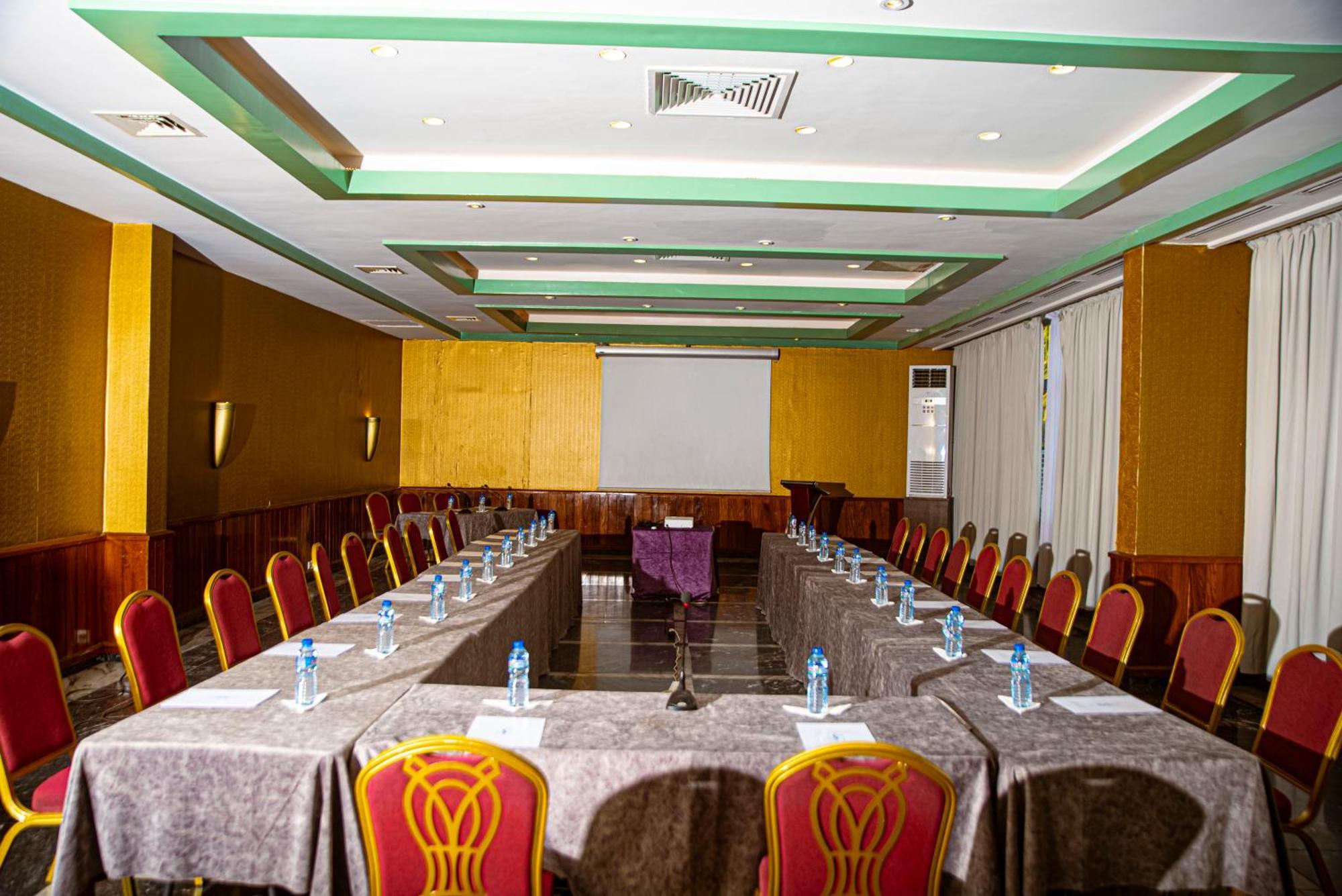 Hotel Sarakawa Ломе Экстерьер фото